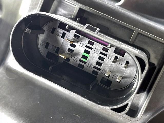 Фара правая Mercedes A2439060800