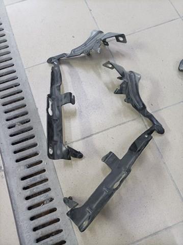 31352879 Volvo Шарнир капота правый