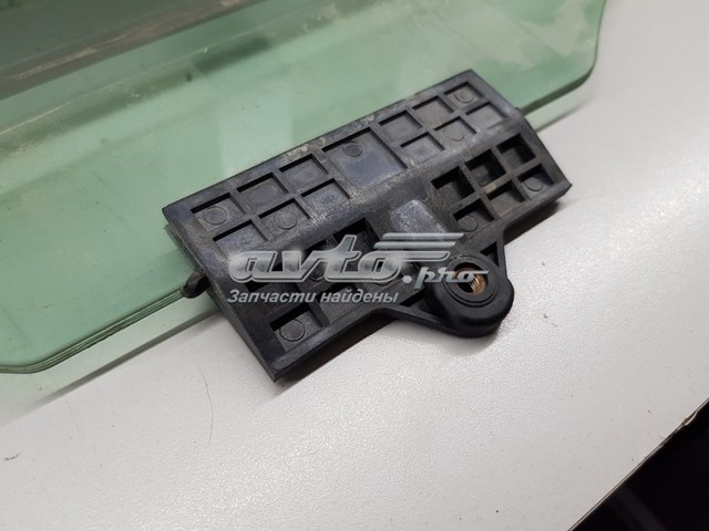 Стекло задней двери, левой Hyundai/Kia 834103N020 цена, от 159.35 USD
