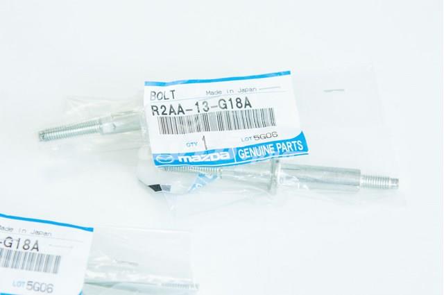 R2AA13G18A MAZDA Tornillo, soporte inyector original y equivalente