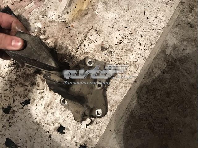 22116781916 BMW consola de coxim (apoio direita de motor)