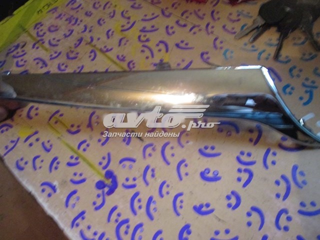 Молдинг решетки радиатора правый 863541R000 Hyundai/Kia