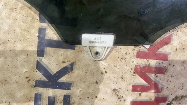 Стекло двери задней правой GHK172510C Mazda