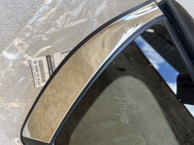 Купить KB7W63950A9D Mazda Стекло кузова (багажного отсека) левое