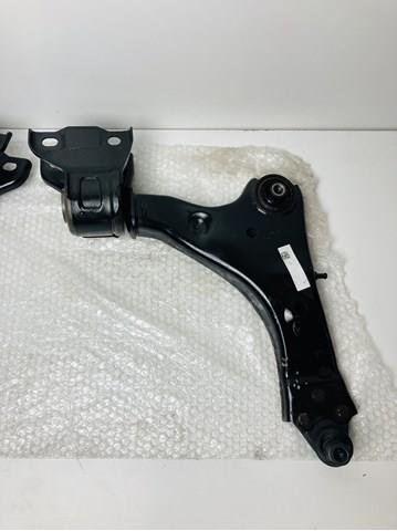 Купить LR086107 Land Rover Нижний правый рычаг передней подвески
