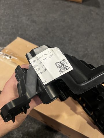 Кронштейн бампера заднего правый 12G807394A VAG