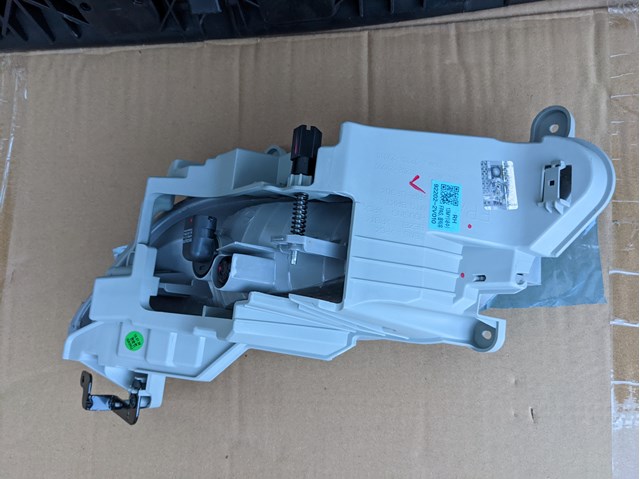 Фара противотуманная, правая Hyundai/Kia 922022V000 цена, от 92.82 USD