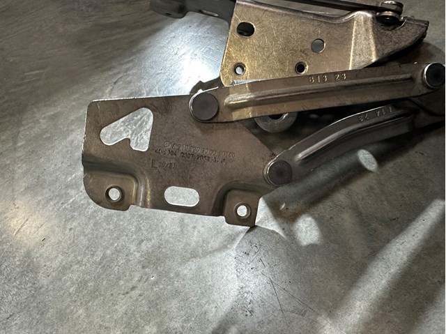 Петля капота, правая Mercedes 9108803100 цена, от 66.16 USD