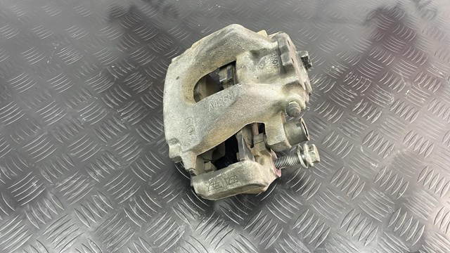 LR090688 Land Rover Суппорт тормозной, передний, правый