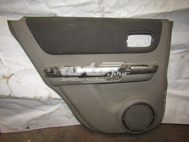 82901EQ300 Nissan revestimento (cobrimento interno da porta traseira esquerda)