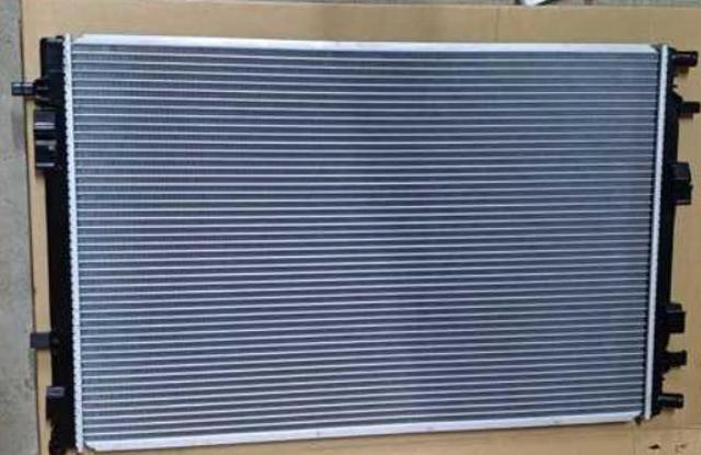 Радиатор охлаждения двигателя дополнительный 214576RS0A Nissan/Infiniti