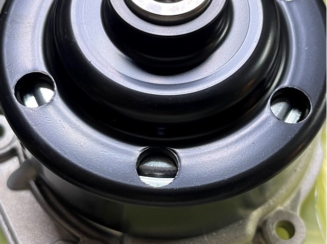 Водяной насос Mercedes A6512001902