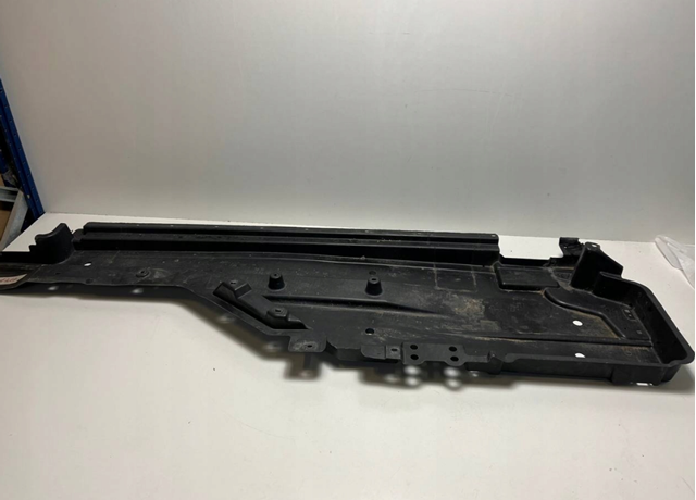 LR092677 Land Rover Защита днища передняя правая