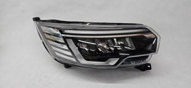 Правая фара 260102899R Nissan/Infiniti