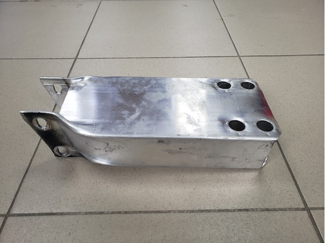 A223620530064 Mercedes Кронштейн усилителя переднего бампера