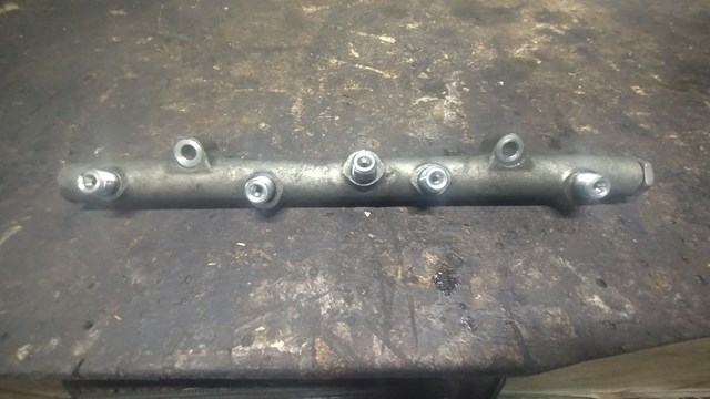 Распределитель топлива (рампа) 445214011 Land Rover
