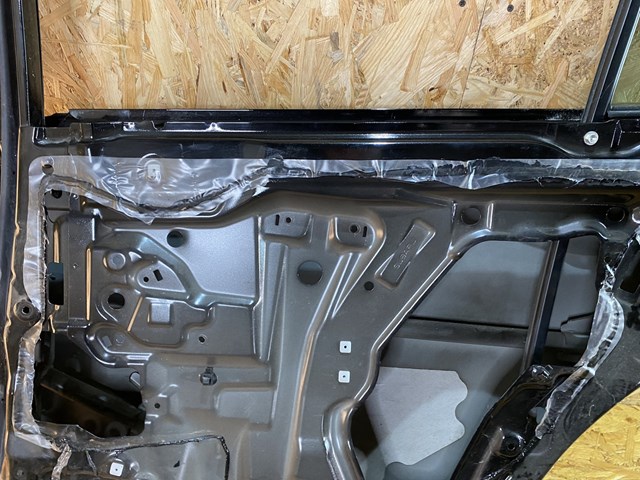 Задняя правая дверь Subaru 60409AJ1059P