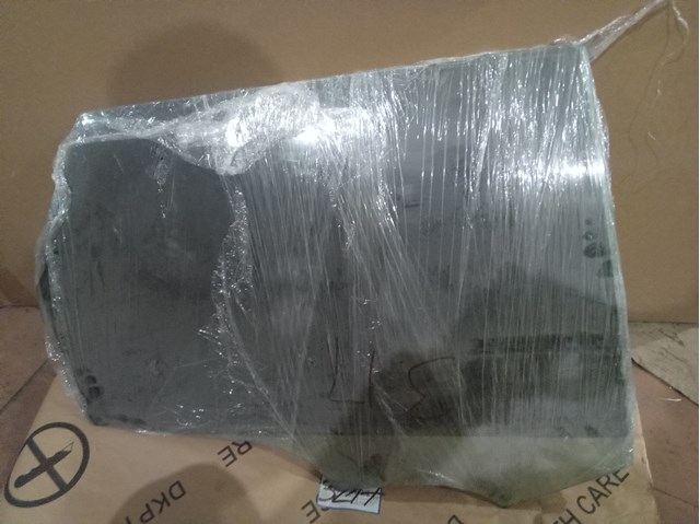 Купить LR058833 Land Rover Стекло задней двери, правой