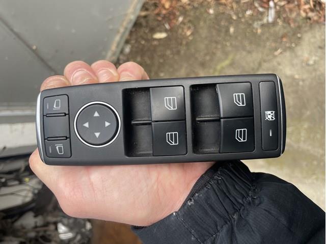  Mercedes A2129056000