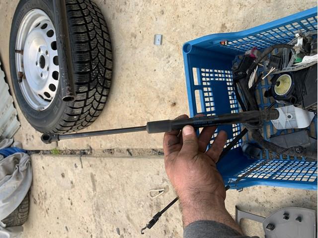 Amortecedor da capota VAG 1T0823359D