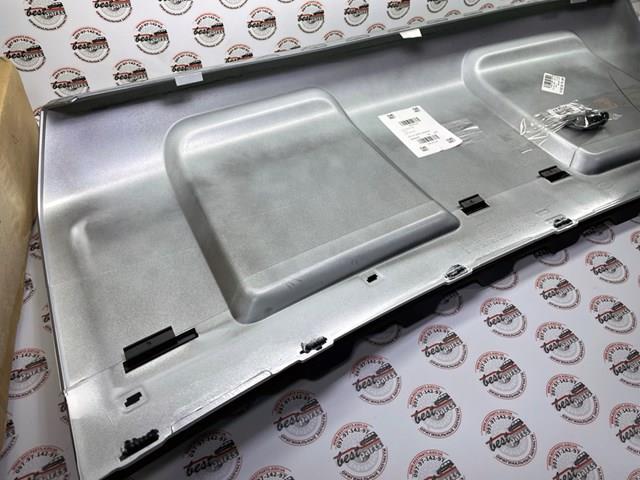 Заглушка буксировочного крюка LR095429 Land Rover
