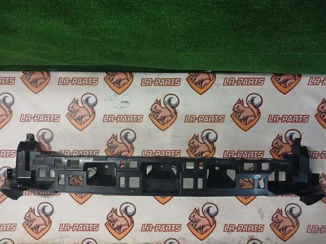 LR110337 Land Rover Кронштейн бампера заднего центральный