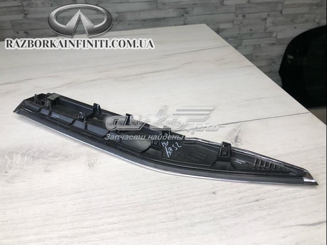 638255NA0A Nissan/Infiniti Молдинг крыла переднего левого