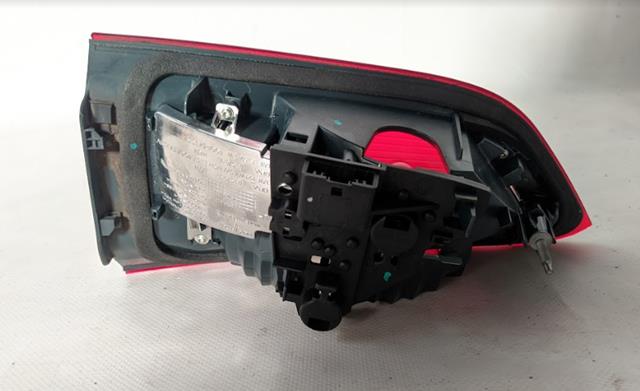7350695 BMW Задняя левая внутренняя фара