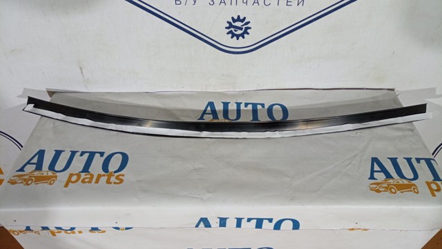 Уплотнение решётки радиатора 32260538 Volvo