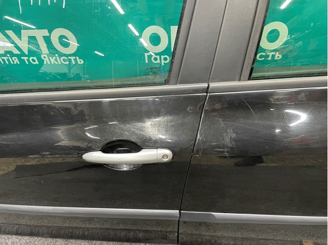 Porta dianteira esquerda Renault (RVI) 7751476106