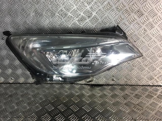 Правая фара 13253657 Opel