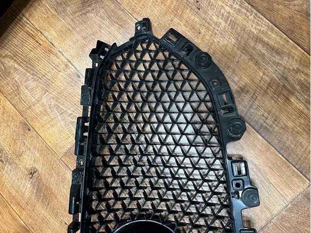 Решетка Mazda KB8C50719