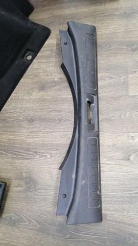 LR061563 Land Rover Накладка перегородки