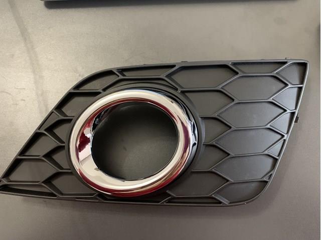 Ободок (окантовка) фары противотуманной правой 622564AF0A Nissan/Infiniti