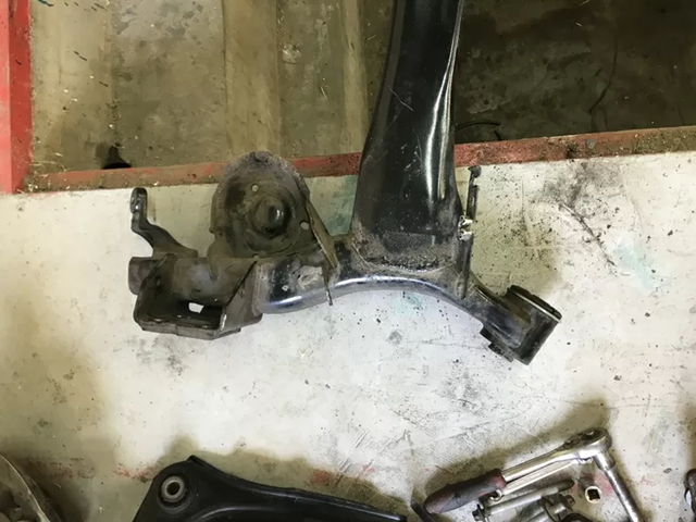 Купить 555010004R Renault (RVI) 