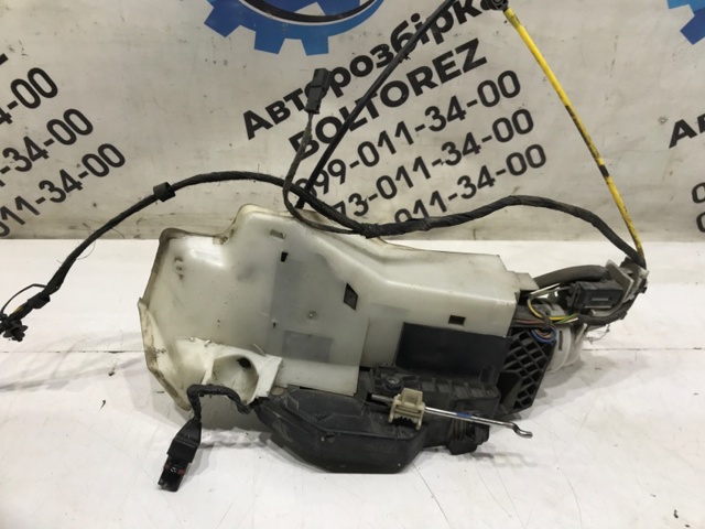 Замок передней пассажирской двери Mercedes A2157201635