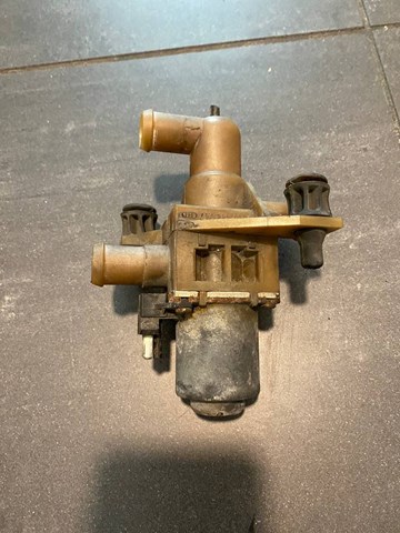 Купить 18300684 Mercedes Кран печки