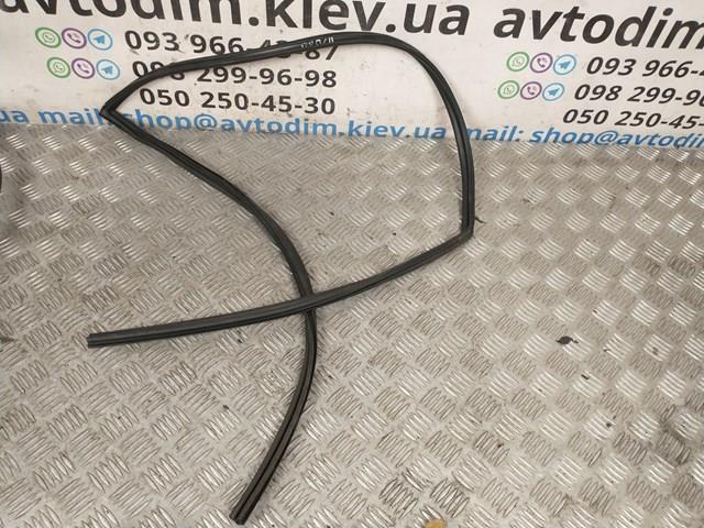 Направляющая стекла двери 6814112511 Toyota