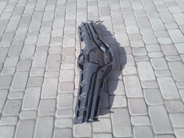 60U1051 Polcar Grelha do radiador