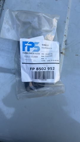 Купить FP8502952 FPS Суппорт (кронштейн) крепления заднего фонаря правый