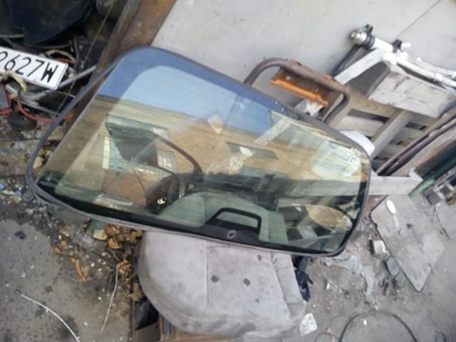 Стекло крышки багажника на Mercedes E (S210)