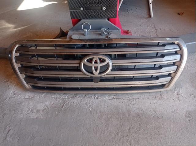 Решетка радиатора 5310160A40 Toyota