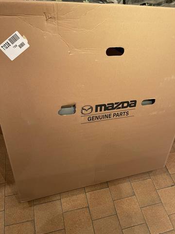 DAY25802XA Mazda Дверь передняя правая
