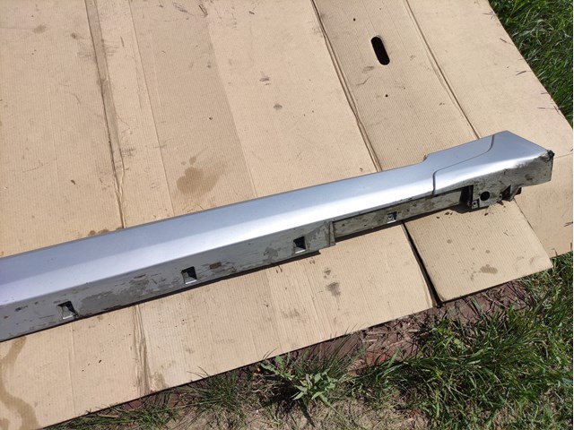 768504GA0H Nissan/Infiniti Накладка наружняя (молдинг) порога, правый