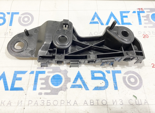 Кронштейн бампера переднего, внешний правый FPS FP4421932
