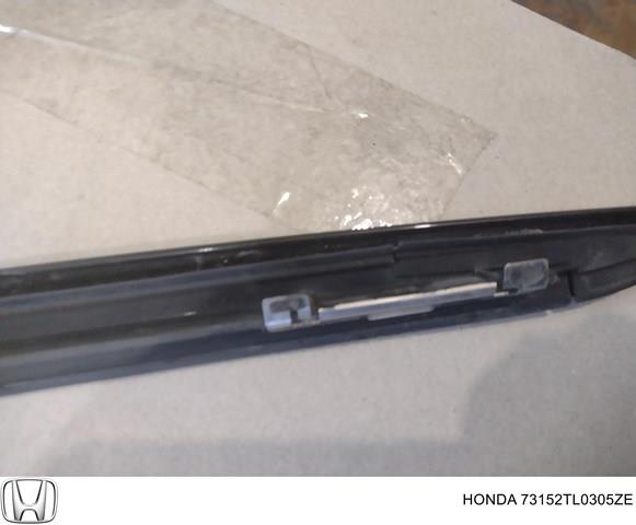 Молдинг лобового стекла правый 73152TL0305ZE Honda