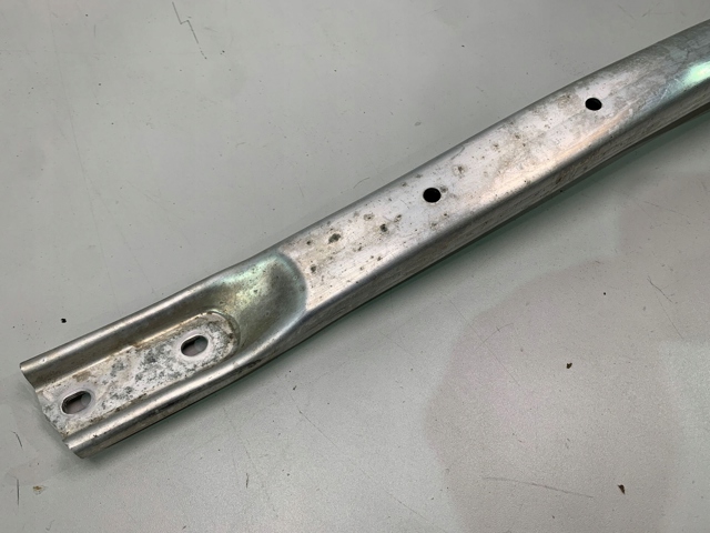 Накладка передней панели (суппорта радиатора) верхняя 7228081 BMW