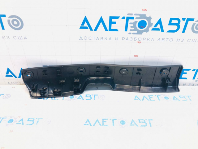 Уплотнитель арки крыла Mazda KB7W56916B