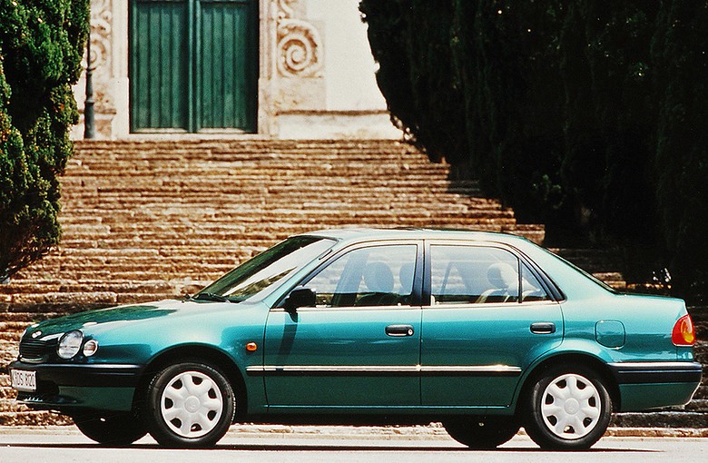 Corolla sedán (E11)