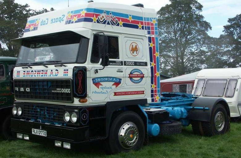 F3300 сідельний тягач